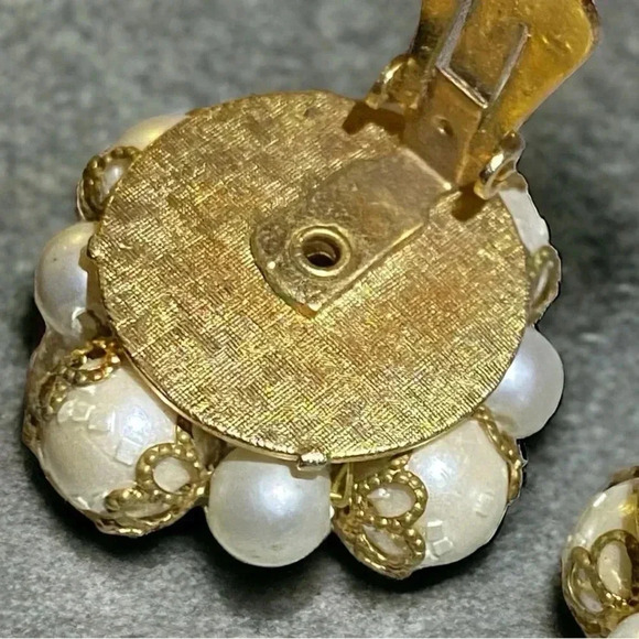 Vintage Faux Pearl AB Crystal Cluster Clip On Gold Tone Earrings - Picture 3 of 6